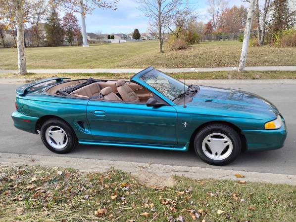 1997 Ford Mustang Base — photo 2