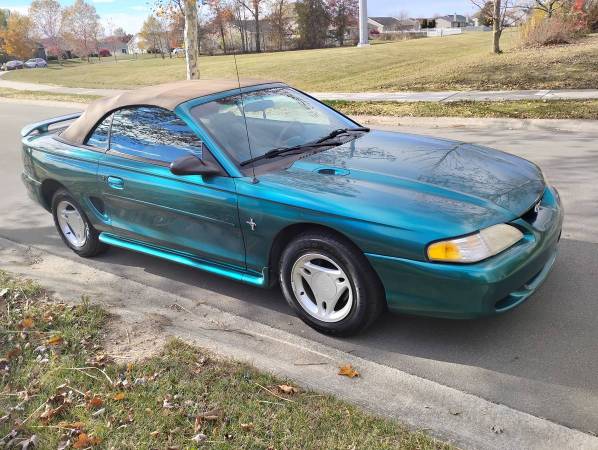 1997 Ford Mustang Base — photo 6