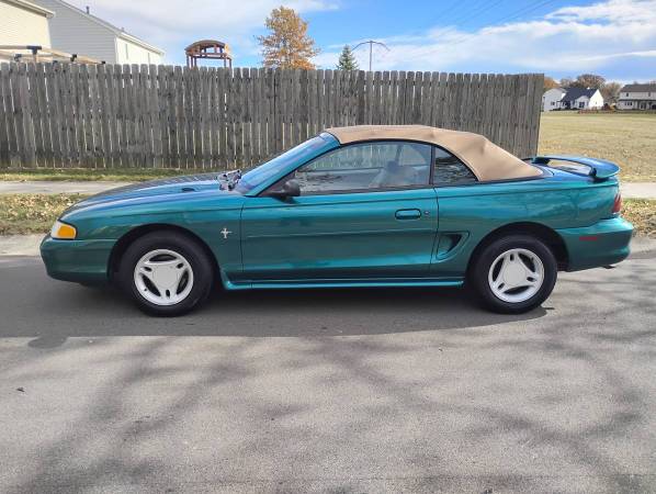 1997 Ford Mustang Base — photo 3