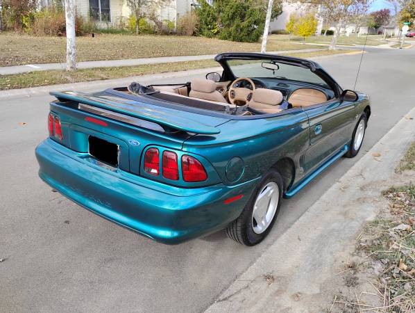 1997 Ford Mustang Base — photo 8