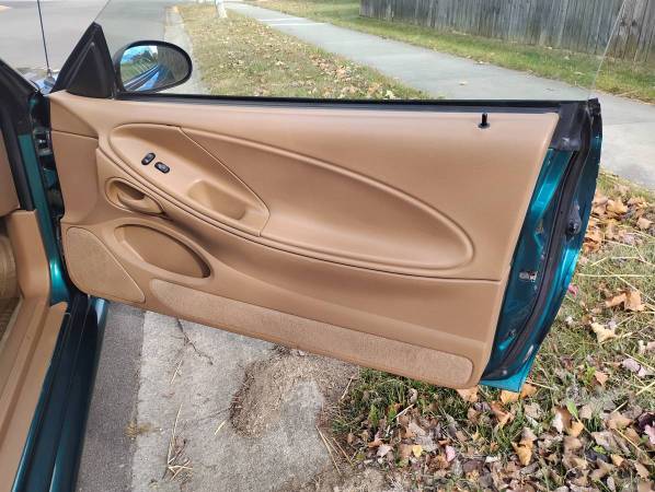 1997 Ford Mustang Base — photo 11