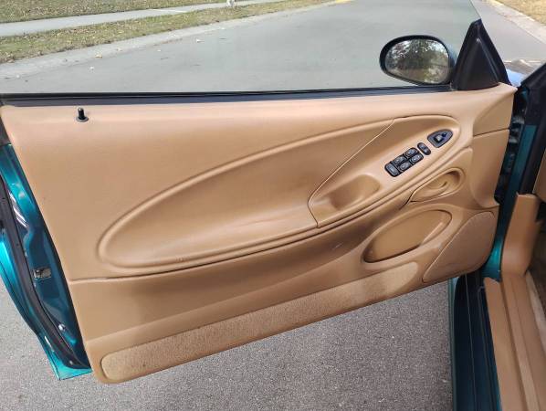 1997 Ford Mustang Base — photo 10