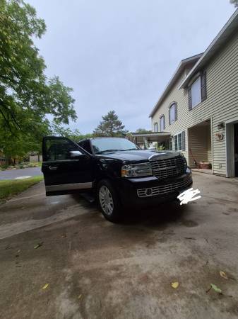 2014 Lincoln Navigator Base 4dr 4x2 Automatic — photo 3