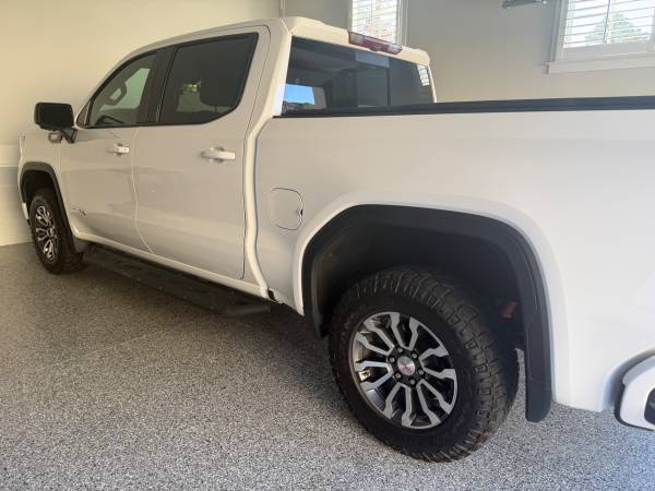 2023 GMC Sierra 1500 AT4 — photo 3