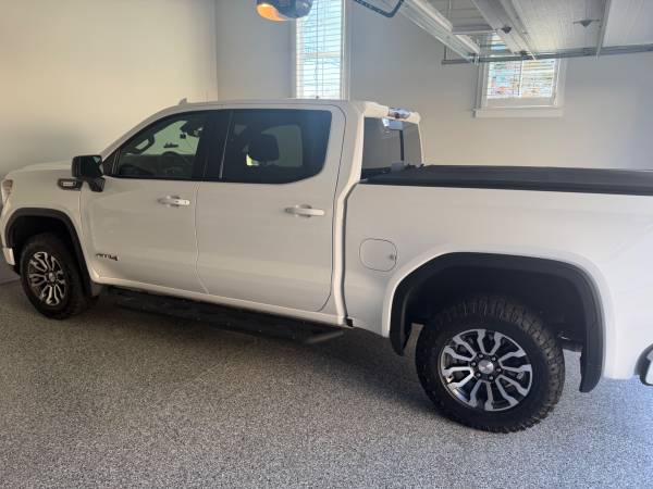 2023 GMC Sierra 1500 AT4 — photo 2