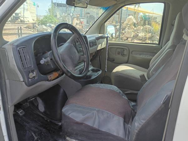 2000 GMC Savana RV G1500 Cargo Van Automatic — photo 2
