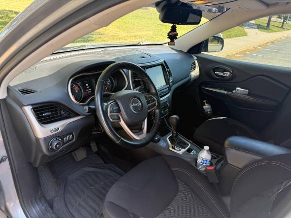 2017 Jeep Cherokee Sport 4dr 4x4 Automatic — photo 4