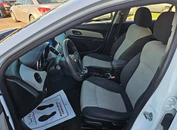 2012 Chevrolet Cruze LT 4dr Sedan Automatic — photo 6