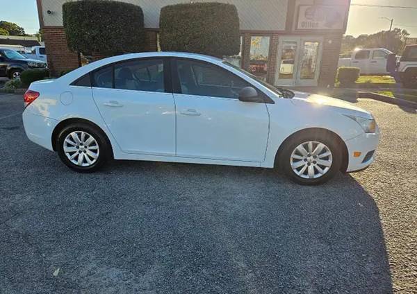 2012 Chevrolet Cruze LT 4dr Sedan Automatic — photo 1