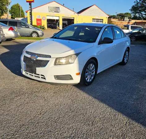 2012 Chevrolet Cruze LT 4dr Sedan Automatic — photo 2