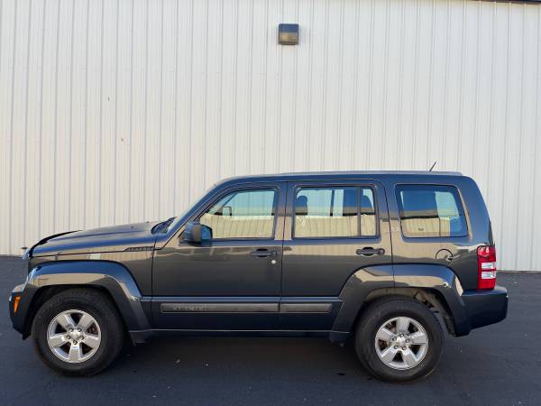 2011 Jeep Liberty Sport 4dr 4x4 Automatic — photo 2