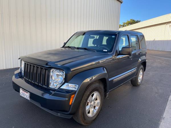 2011 Jeep Liberty Sport 4dr 4x4 Automatic — photo 1