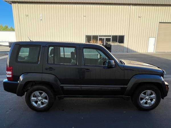 2011 Jeep Liberty Sport 4dr 4x4 Automatic — photo 6