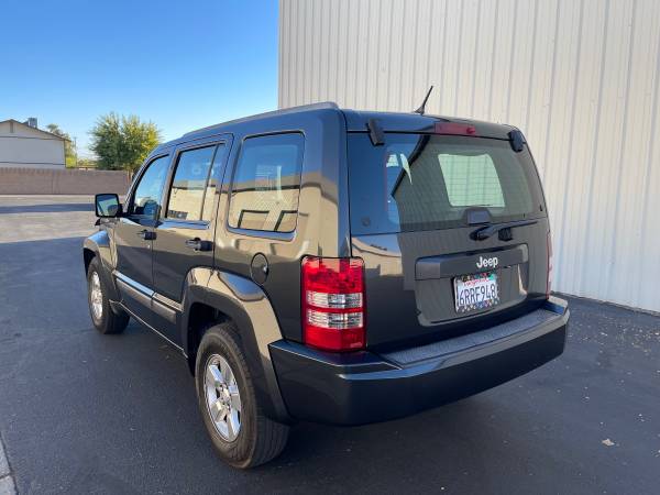 2011 Jeep Liberty Sport 4dr 4x4 Automatic — photo 3