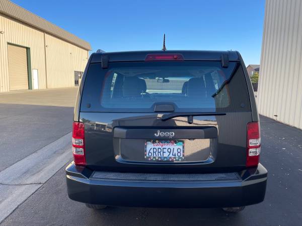 2011 Jeep Liberty Sport 4dr 4x4 Automatic — photo 4