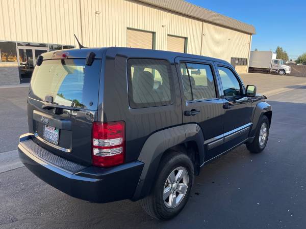 2011 Jeep Liberty Sport 4dr 4x4 Automatic — photo 5