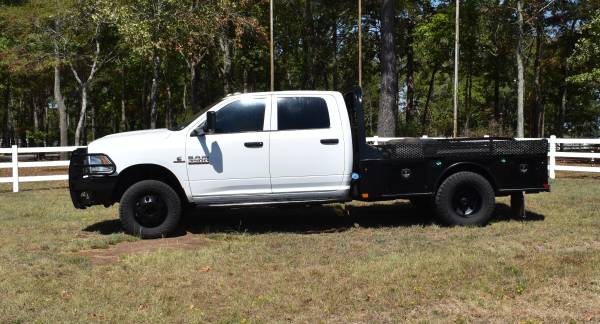 2018 RAM 3500 SLT 4x2 Mega Cab 160.5 in. WB Automatic — photo 2