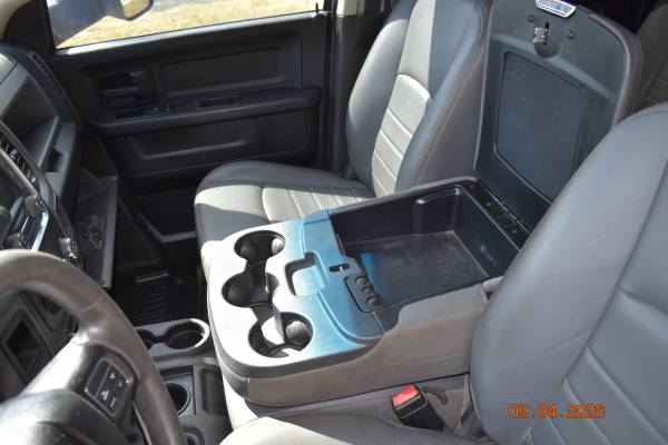 2018 RAM 3500 SLT 4x2 Mega Cab 160.5 in. WB Automatic — photo 6