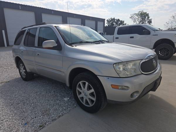 2004 Buick Rainier CXL Plus All-wheel Drive Automatic — photo 3
