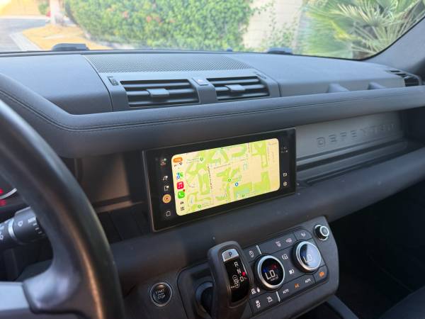 2023 Land Rover Defender X-Dynamic SE — photo 3