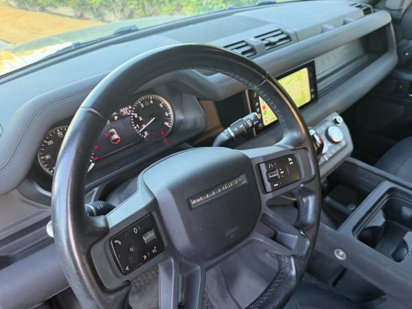 2023 Land Rover Defender X-Dynamic SE — photo 2