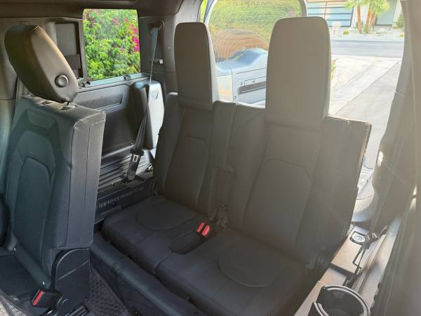 2023 Land Rover Defender X-Dynamic SE — photo 6