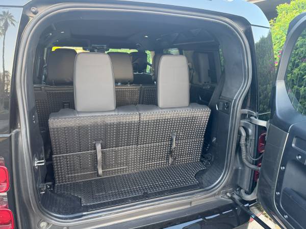 2023 Land Rover Defender X-Dynamic SE — photo 5