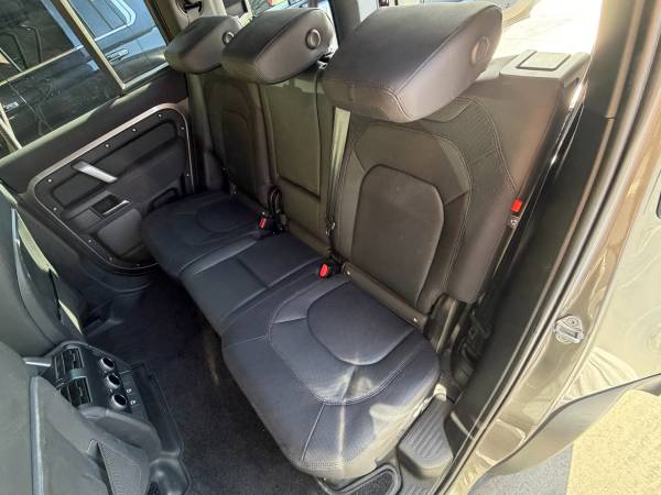 2023 Land Rover Defender X-Dynamic SE — photo 7