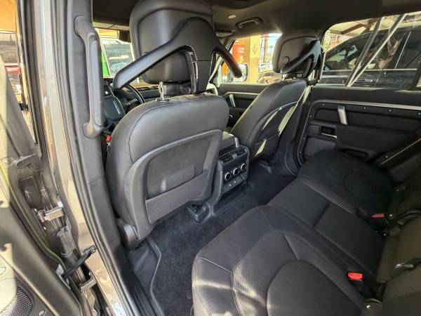 2023 Land Rover Defender X-Dynamic SE — photo 8