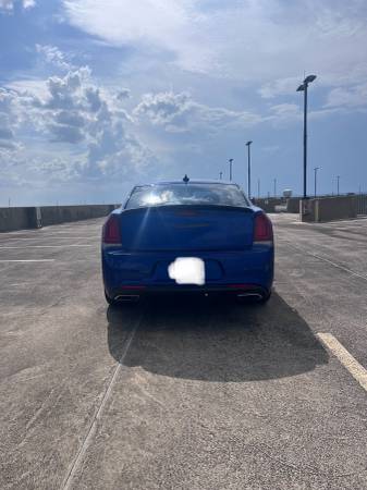 2020 Chrysler 300 Touring — photo 4