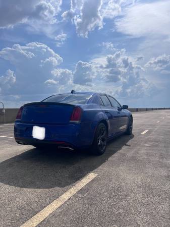 2020 Chrysler 300 Touring — photo 5