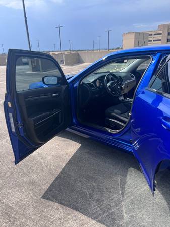 2020 Chrysler 300 Touring — photo 10
