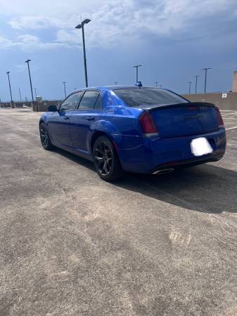 2020 Chrysler 300 Touring — photo 3
