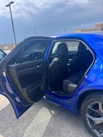 2020 Chrysler 300 Touring — photo 12