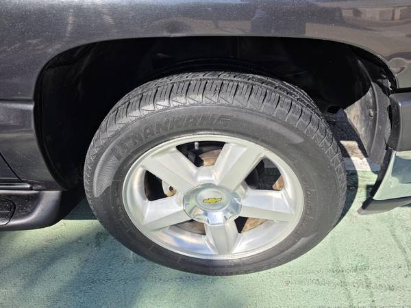 2003 Chevrolet Tahoe LS — photo 5