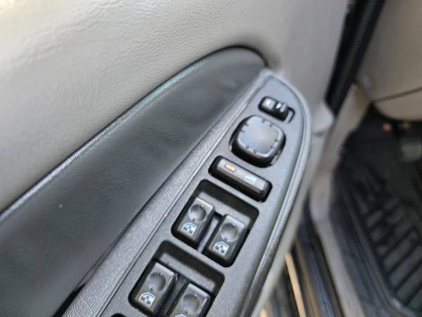 2003 Chevrolet Tahoe LS — photo 8