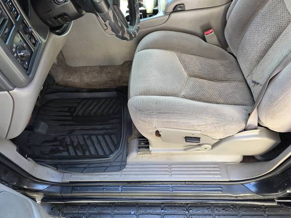 2003 Chevrolet Tahoe LS — photo 9
