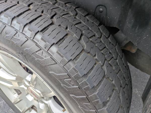 2008 GMC Yukon XL 1500 SLT 4x4 Automatic — photo 8