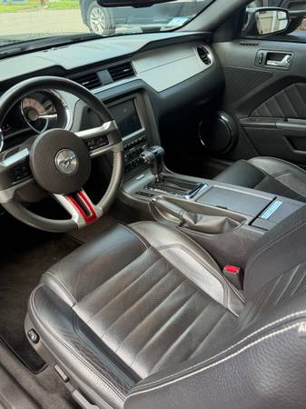 2012 Ford Mustang GT Premium 2dr Convertible Manual — photo 5