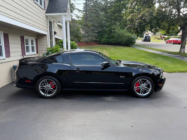 2012 Ford Mustang GT Premium 2dr Convertible Manual — photo 1