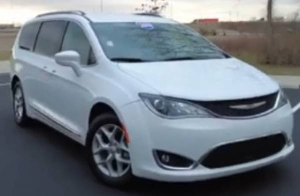 2019 Chrysler Pacifica Touring L Plus Front-wheel Drive Passenger Van Automatic — photo 2