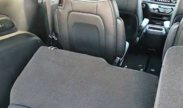 2019 Chrysler Pacifica Touring L Plus Front-wheel Drive Passenger Van Automatic — photo 3