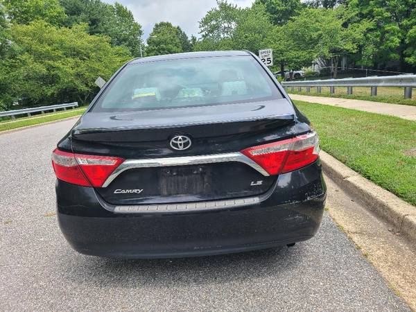 2016 Toyota Camry SE 4dr Sedan Automatic — photo 2