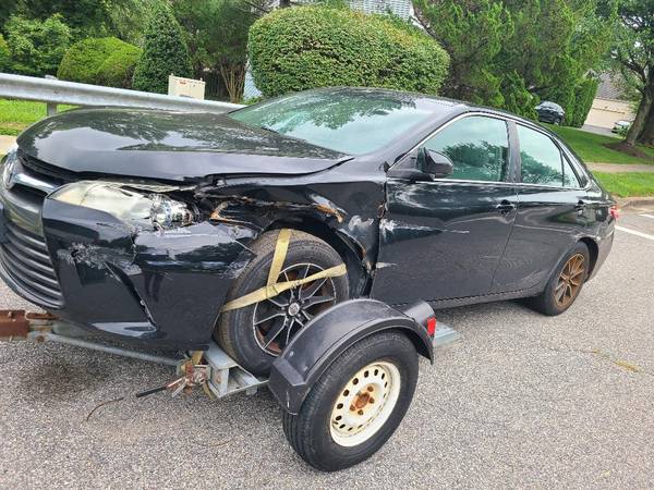 2016 Toyota Camry SE 4dr Sedan Automatic — photo 3