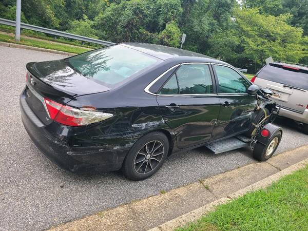 2016 Toyota Camry SE 4dr Sedan Automatic — photo 6