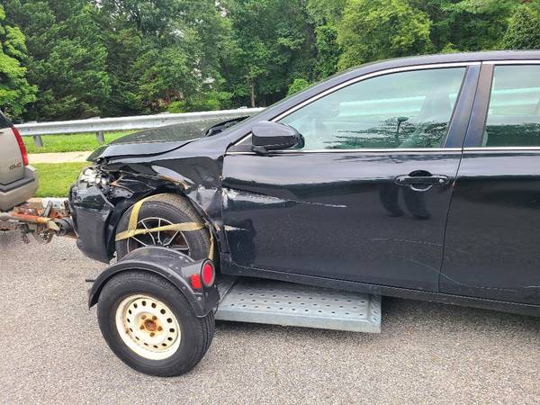 2016 Toyota Camry SE 4dr Sedan Automatic — photo 1