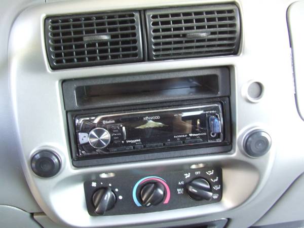 2009 Ford Ranger XLT 2dr 4x4 Super Cab Styleside 6 ft. box 125.9 in. WB Manual — photo 11