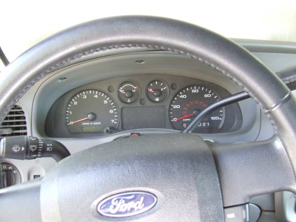 2009 Ford Ranger XLT 2dr 4x4 Super Cab Styleside 6 ft. box 125.9 in. WB Manual — photo 10