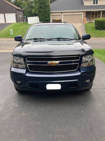 2007 Chevrolet Suburban 1500 LT 4x4 Automatic — photo 2