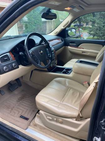 2007 Chevrolet Suburban 1500 LT 4x4 Automatic — photo 7
